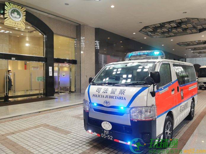 司警再揭兩宗直播賭枱代客落注案  兩漢涉改裝衣藏手機偷拍被捕